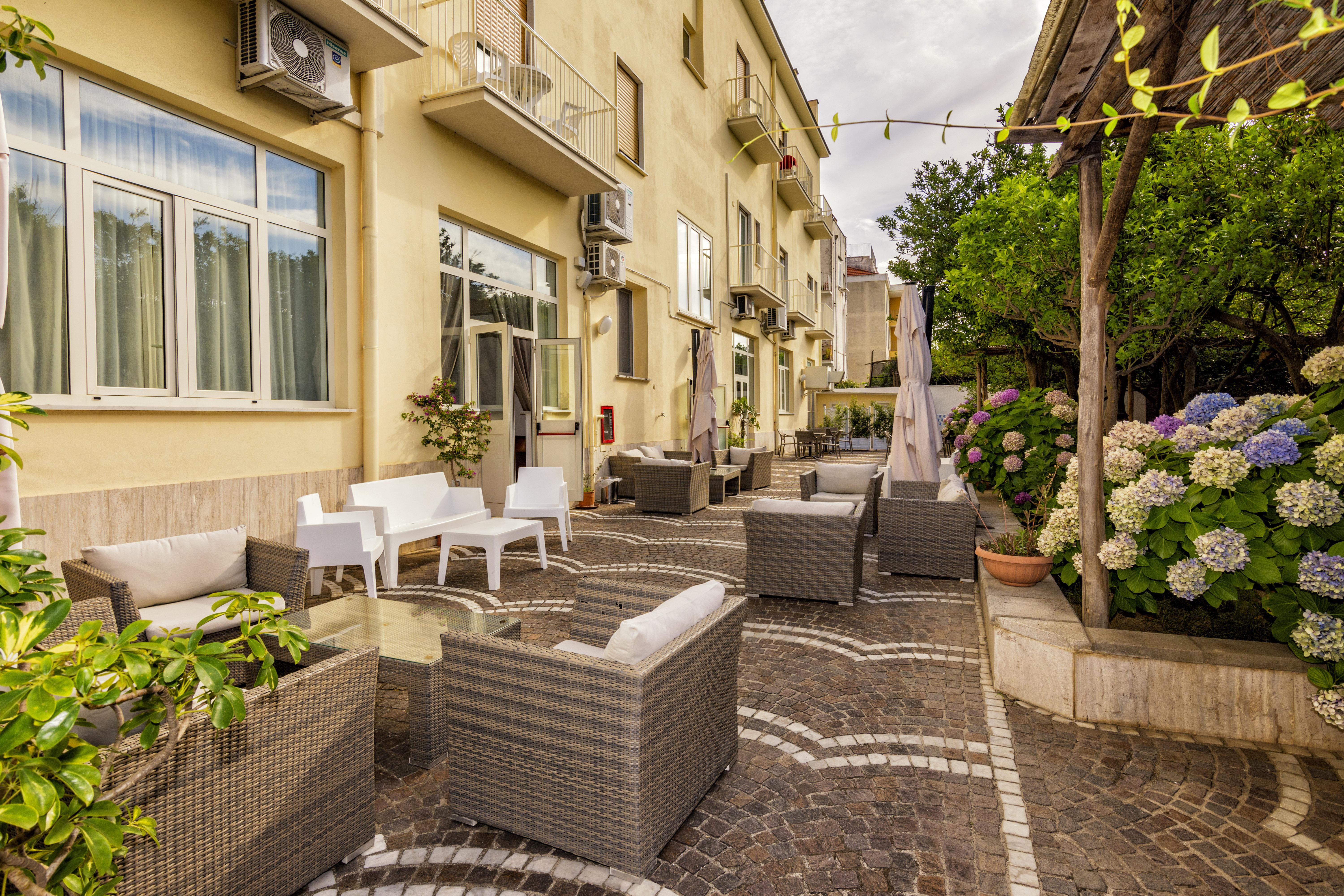 Sisters Hostel Piano di Sorrento Exterior photo